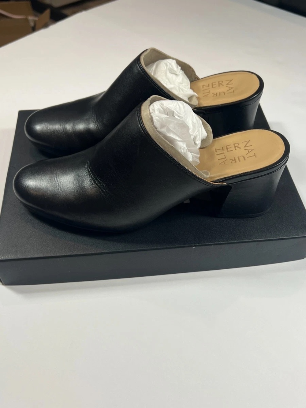 Women’s Naturalizer Black Leather Block Heel Slip-On Mules size 6